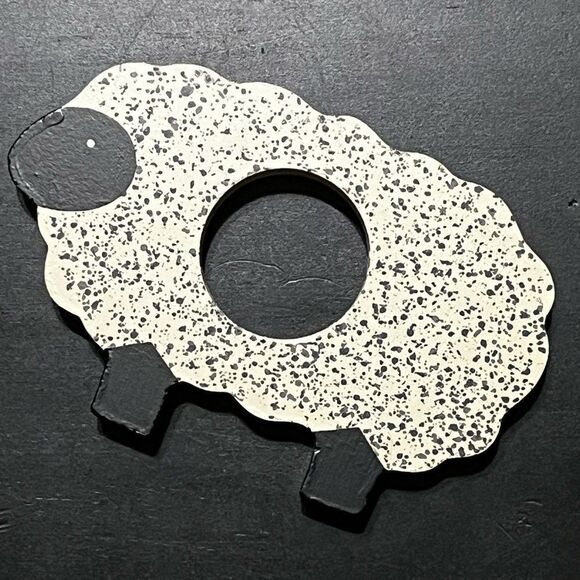 Avon Sheep Napkin Rings set of 4 - Picture 2 of 3